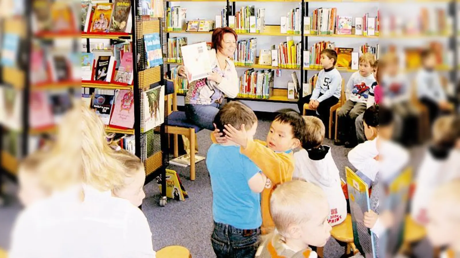 Mit spannenden Geschichten versuchte Diana Stachowitz Kindern Bücher nahe zu bringen. 	 (Foto: VA)