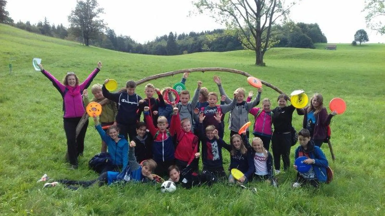 Quasi „im Lande“ blieb die Klasse 6a der Realschule und verbrachte ihren Wandertag am Weilheimer Gögerl. (Foto: RSWM)