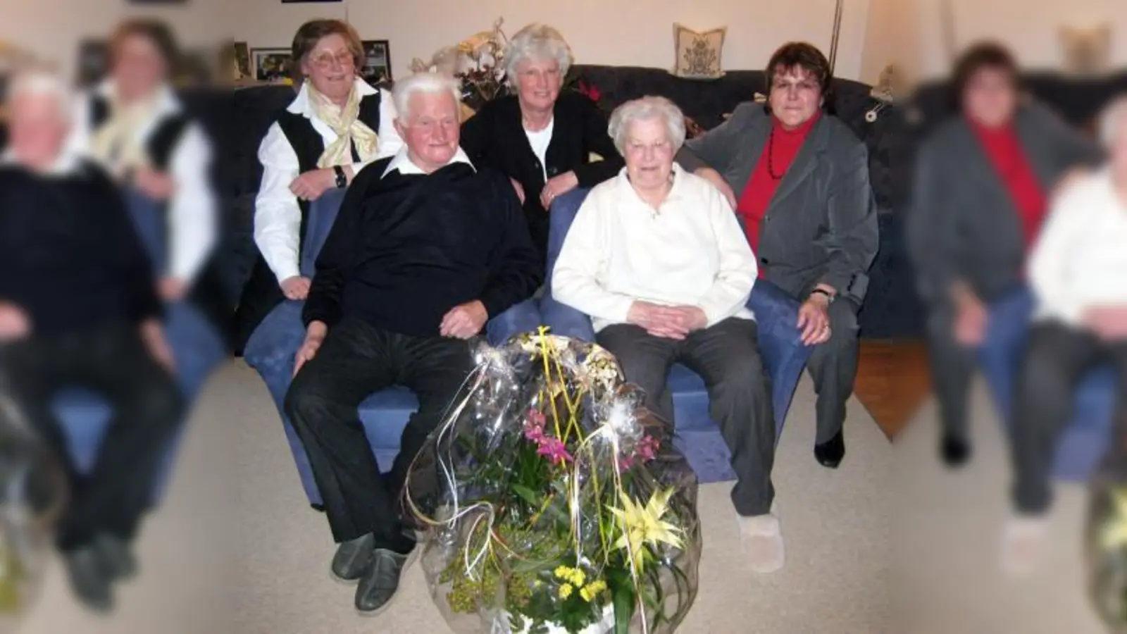 Bürgermeisterin Ilse Weiß (rechts) gratulierte dem Jubilar-Paar Sperr.