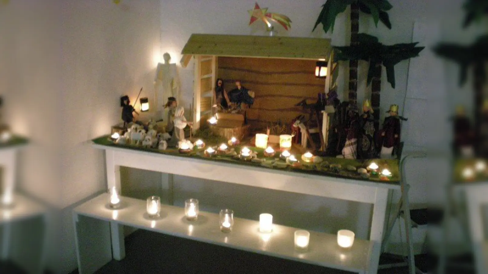 Im fünften Jahr erstrahlt die selbstgebaute Krippe in der Kinderwerkstatt Neuhausen. (Foto: pi)