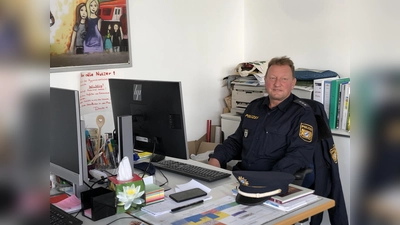 Der Kontaktbeamte der PI 31, Udo Wunsch, rät zu besonderer Vorsicht, da falsche Polizeibeamte und falsche Handwerker ihr Unwesen treiben. (Foto: hw)