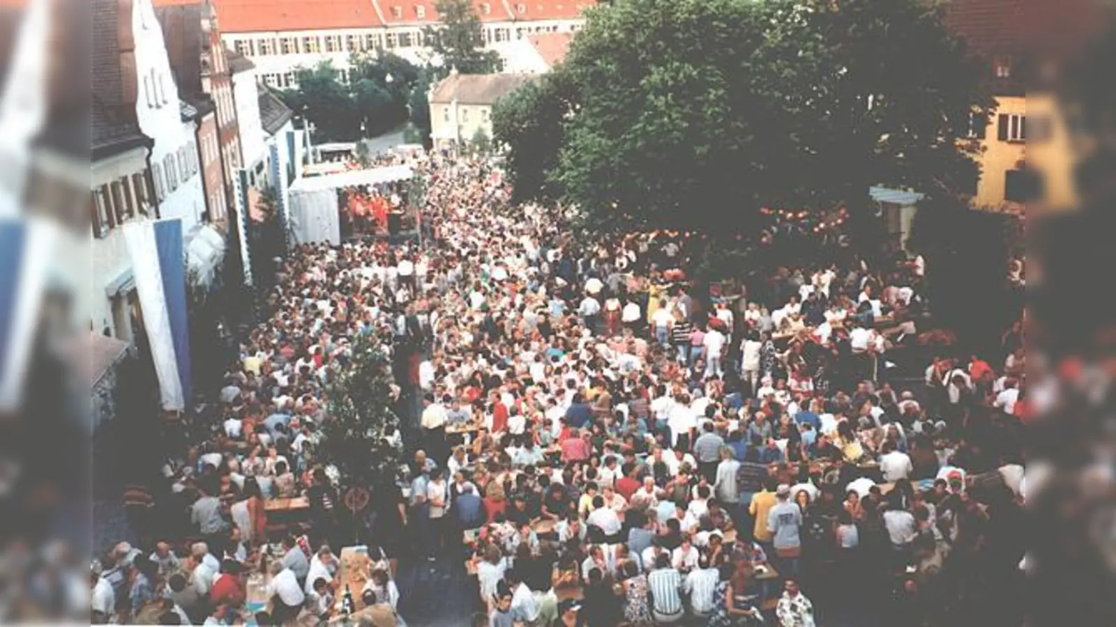 Ein Bild aus den früheren Jahren: Das Weinfest zählt bereits seit 1974 zu einen Wesensbestandteil des Ebersbeger Veranstaltungsjahres. 	 (Foto: Spielmannszug)