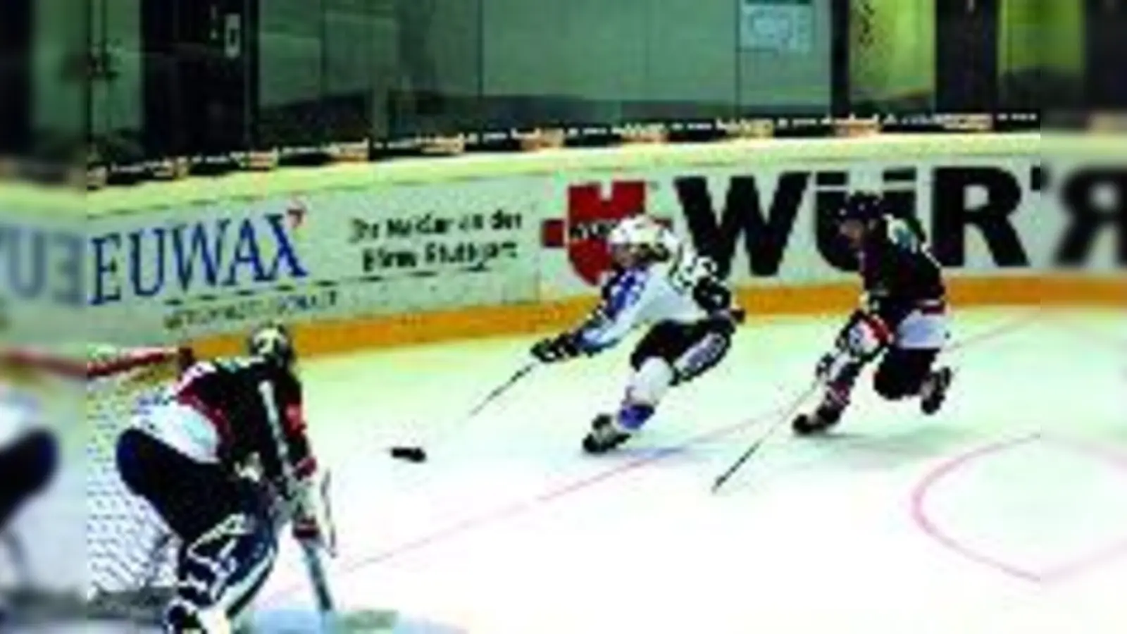 Die Heilbronner Falken scheinen beflügelt zu sein: Der EHC hatte am Sonntag keine Chance.  (Foto: hh-muc)