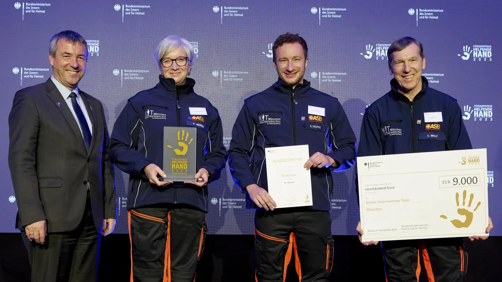 Das Krisen-Interventions-Team München wurde mit dem Sonderpreis der „Helfenden Hand 2023“ ausgezeichnet. (Foto: Mike Auerbach)