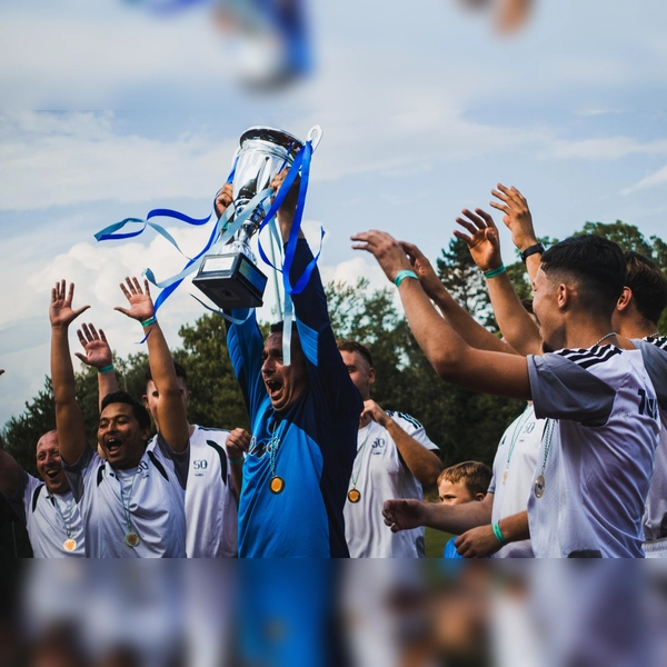 Münchens beste Firmenfußballmannschaft: Das Team von der TOMIC TEC GmbH aus Milbertshofen gewann die Munich Charity Company Championship. (Foto: Jan Schäfer)