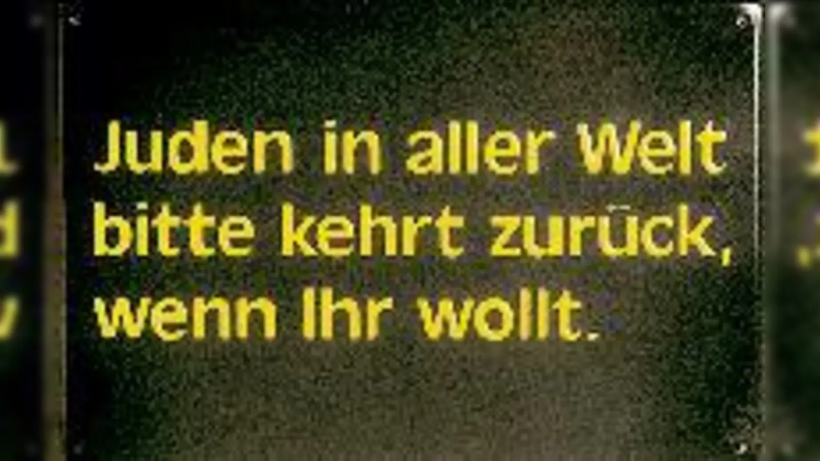 Ausstellungsobjekte aus »Stadt ohne Juden«.   (Foto: Jüdisches Museum München, Silke Eberspächer.)