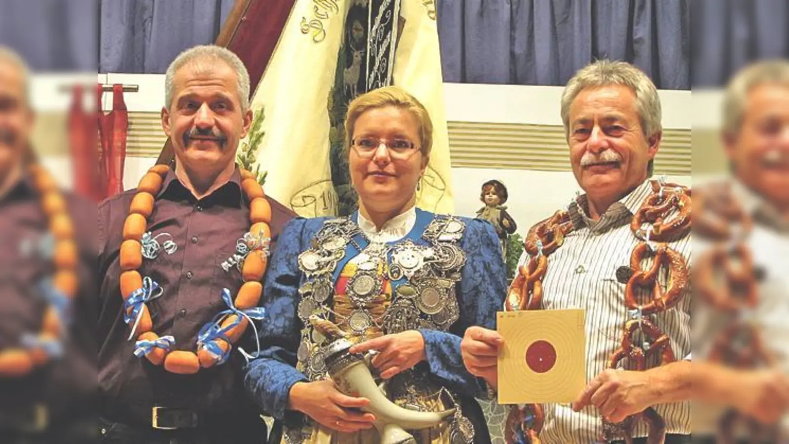 Der Schützenverein Eichenlaub Lohhof präsentiert seine Schützenkönige: Peter Hauers, Sabine Hecht und Roland Greil (v. l.).	 (Foto: Verein)