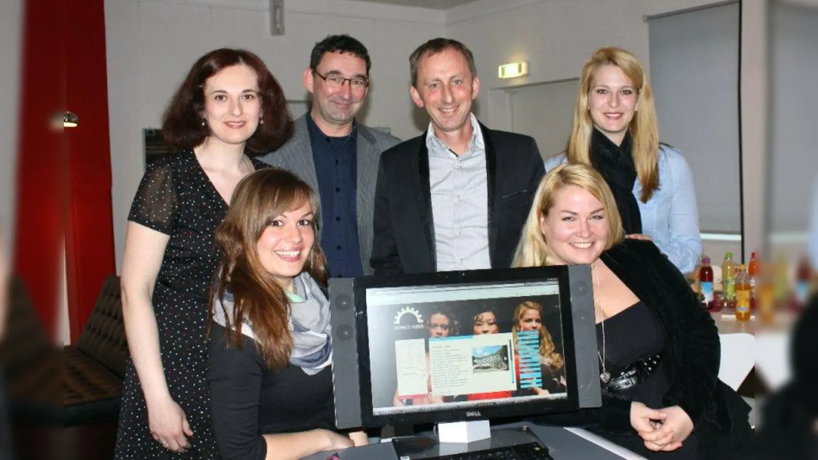 Das Farbrik-Team mit Sinem Gögcer für den Theaterbereich, Opern-Produktionsleiterin Angelika Endres, Carsten Mayer, Team-Chef Frank Przybilla, freie Regisseurin Julia Dippel und Azubi Jessica Weißhaupt (v.l.). Nicht im Bild Thomas Linsmayer und Stefan-Maria Mittendorf. (Foto: US/Archiv)