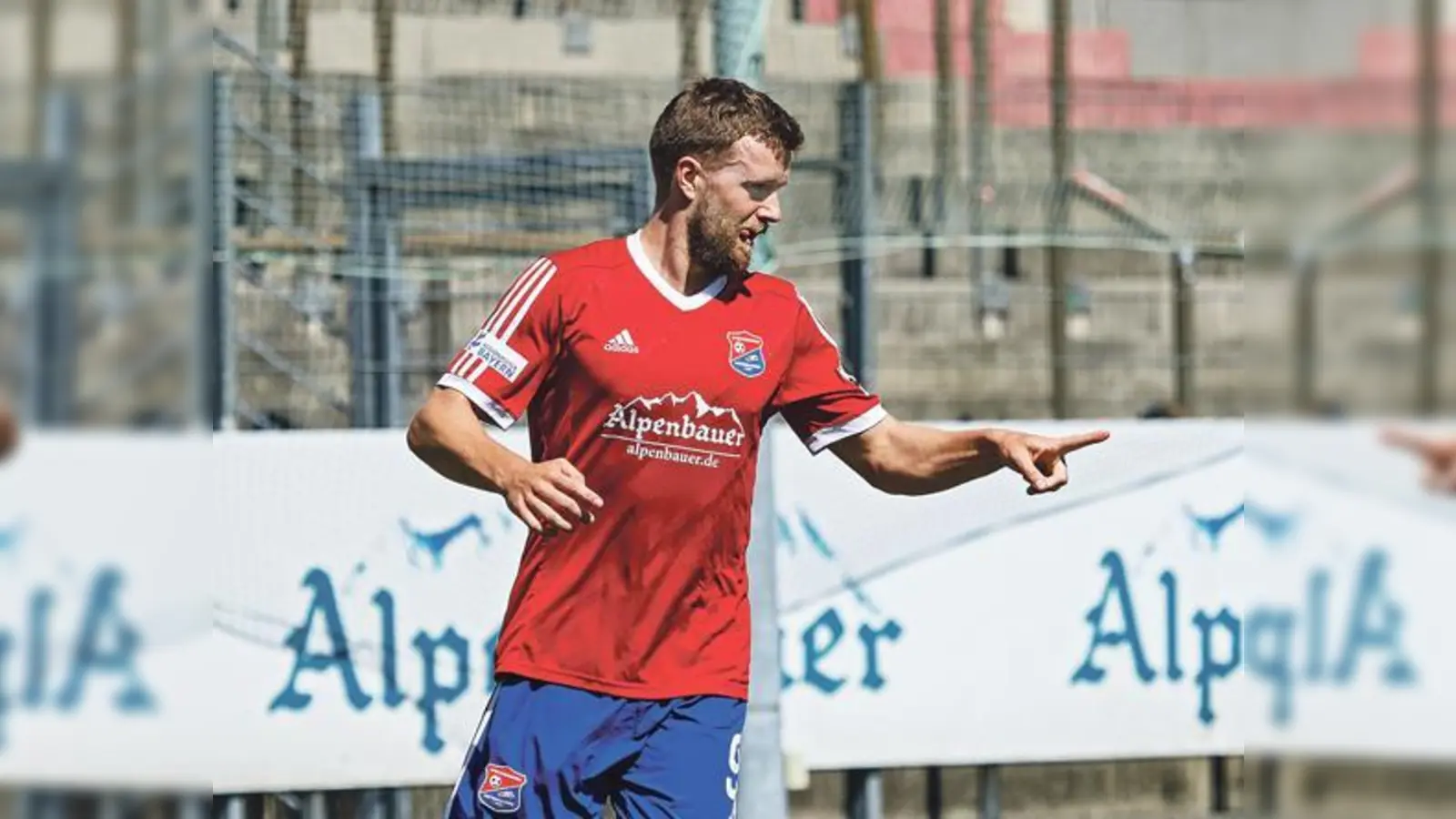 Nach längerer Torflaute konnte Stephan Hain in Halle zwei Treffer erzielen. Mann des Tages war Kollege Dominik Stroh-Engel mit drei Toren und einem Eigentor.	 (Foto: Christian Riedel)