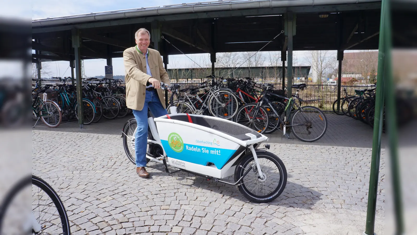 Bürgermeister Stefan Schelle hofft, dass möglichst viele Bürger bei der 1. Radl-Aktionswoche mitmachen und das Auto stehen lassen. (Foto: hw)