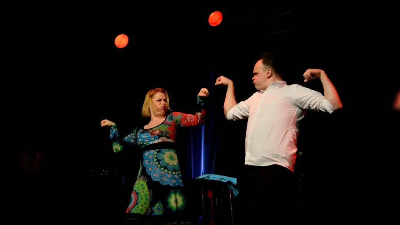 Karin Krug (fastfood theater) und Tobias Zettelmeier (bühnenpolka) sind das Paar „KK and the Crush” und gehen als Titelverteidiger in den Impro-Cup: Ein Paar voller Enthusiasmus und Ekstase, bei dem sich Energie und Dynamik vereinen. (Foto: Volker Derlath)
