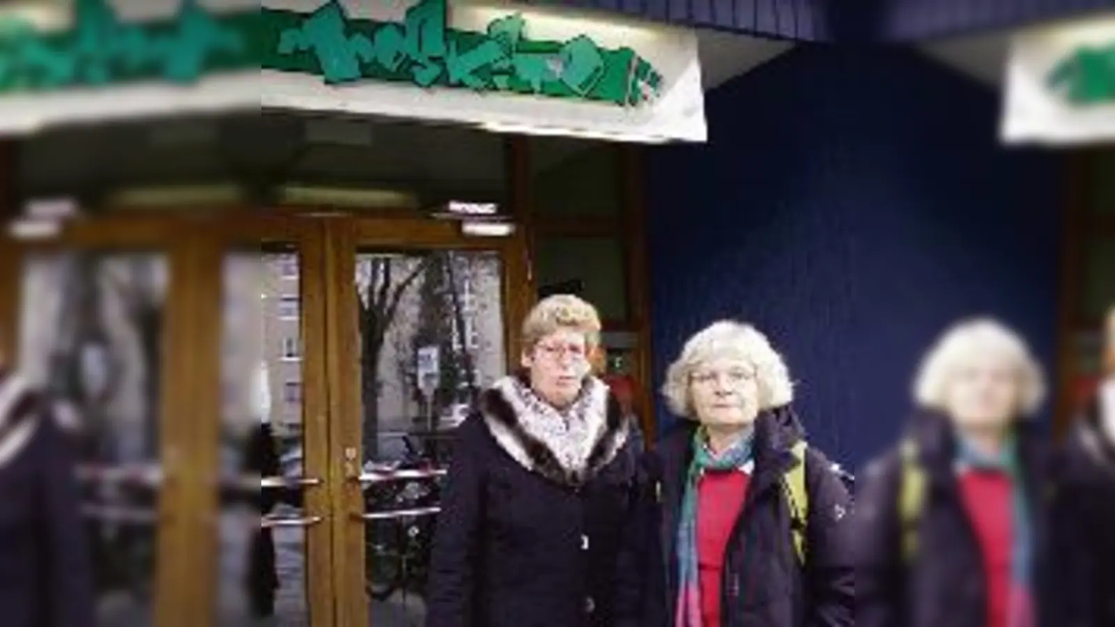 Die Stadtteil-Politikerinnen Hannelore Schrimpf (links) und Kathrin Koop setzen sich für mehr Nachhilfe und Berufsberatung im Mooskito  (ein.Foto: bide)