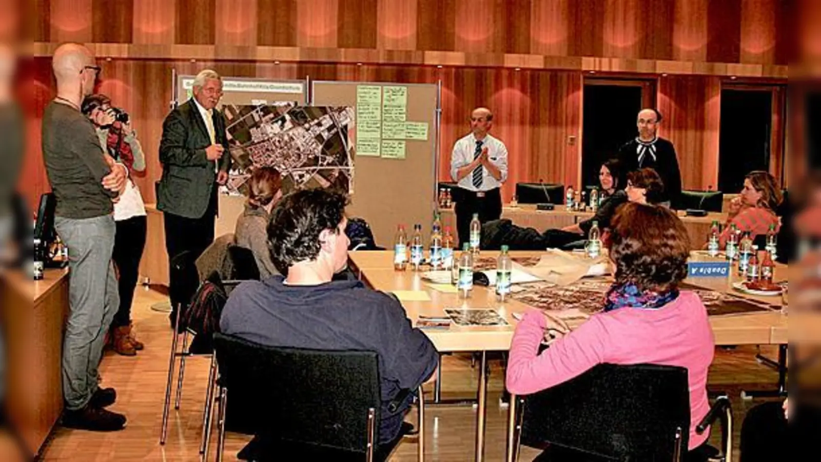 Im Rathaus diskutierten die Feldkirchner über ein sinnvolles Verkehrskonzept.	 (Foto: Gemeinde)