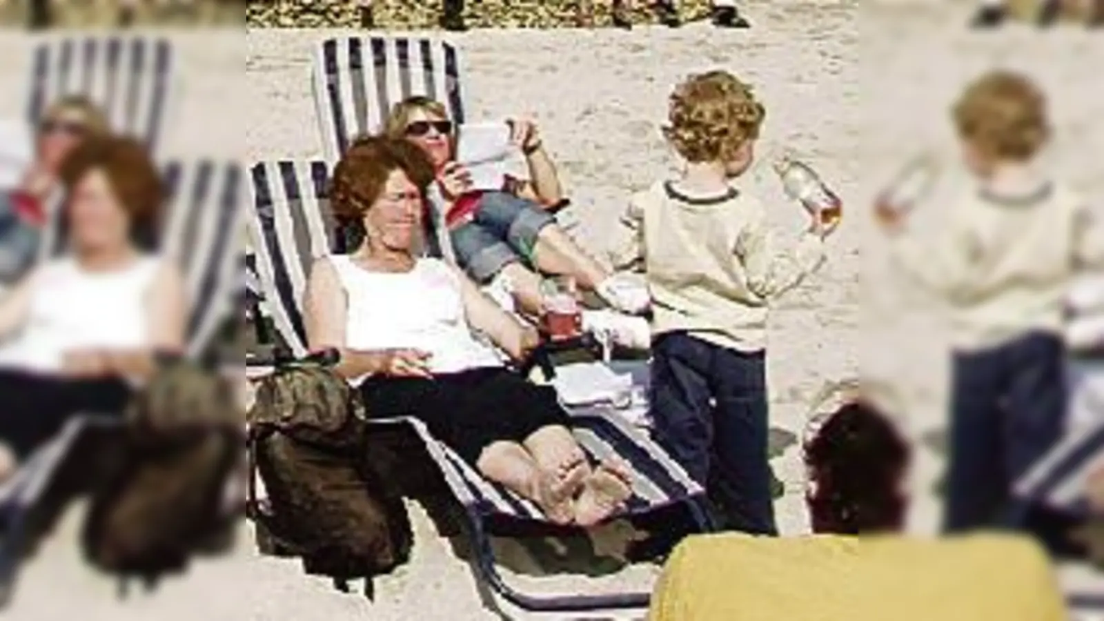 Treffpunkt für Groß und Klein: der kostenlose Stadtstrand auf der Corneliusbrücke. 	 (Foto: VA)