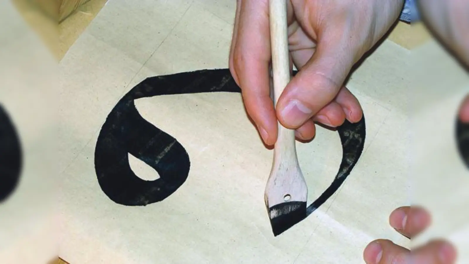 Wie in den Vorjahren werden bei der Kermes auch Kurse in Kalligraphie gegeben.                                                                 (Foto: VA)