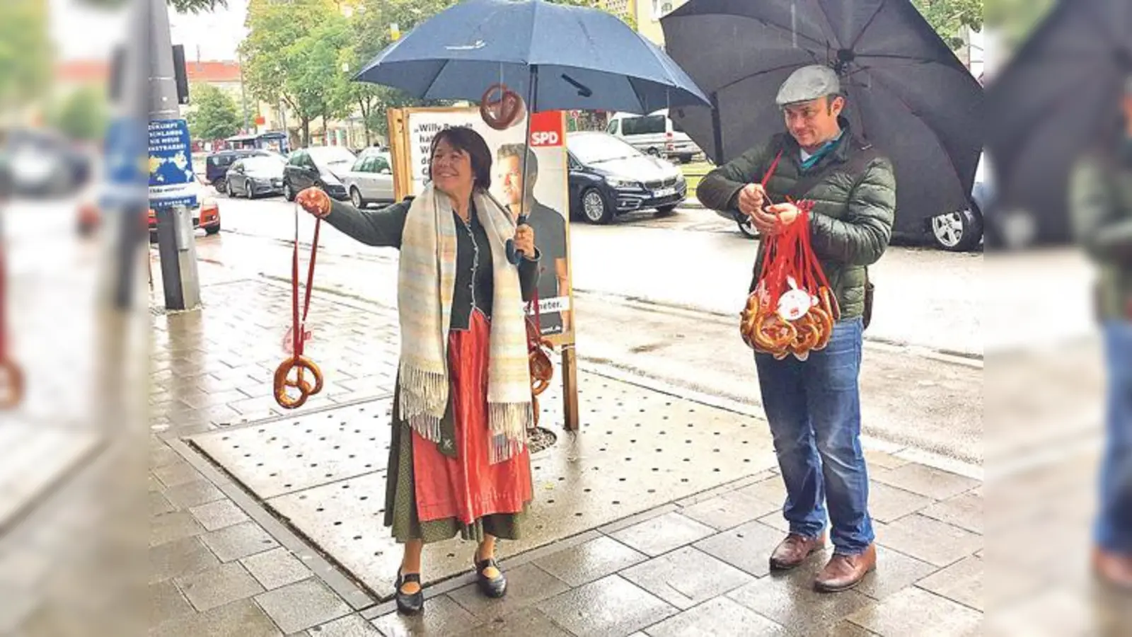 Diana Stachowitz, MdL, verteilt zusammen mit dem SPD-Ortsverein Brezn zum Wiesnauftakt              (Foto: Diana Stachowitz)