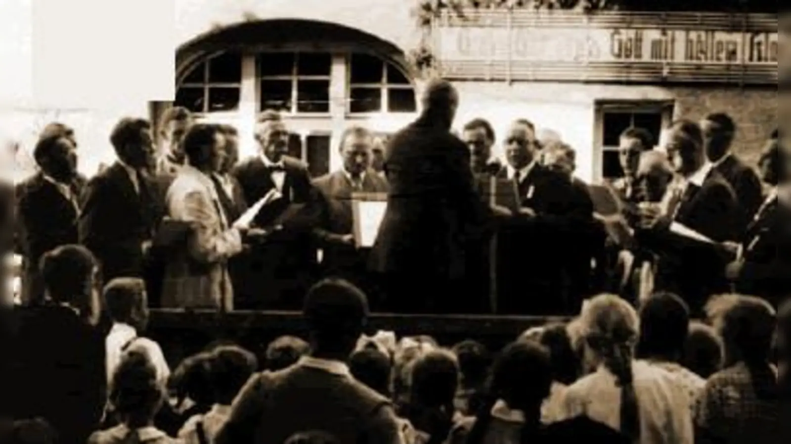 Das erste Nordost-Sängertreffen fand 1950 im Unterföhringer Lechnergarten statt. (Foto: Männergesangverein Unterföhring)