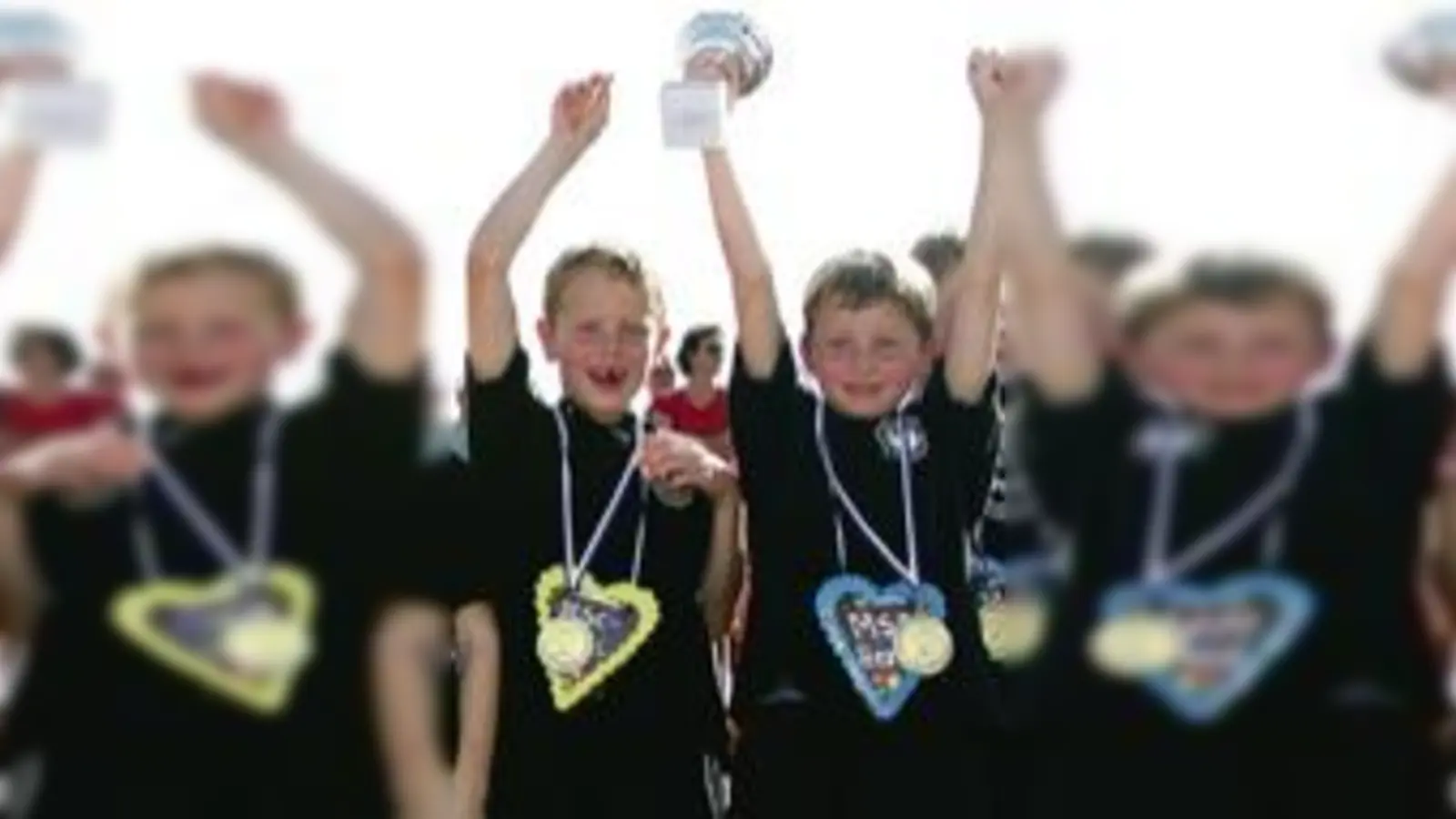 Grenzenloser Jubel beim Nachwuchs  die D-Jugend des HTC Schwarz Weiß Neuss belegte letztes Jahr den ersten Platz.  (Foto: VA)