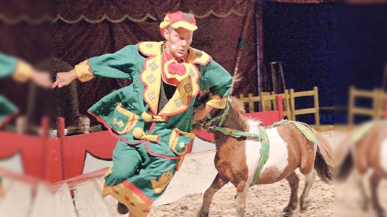 Mutige Artisten, komische Clowns und über 50 Tiere können die Grünwalder noch bis Sonntag im Circus Baldoni sehen.   (Foto: Veranstalter)