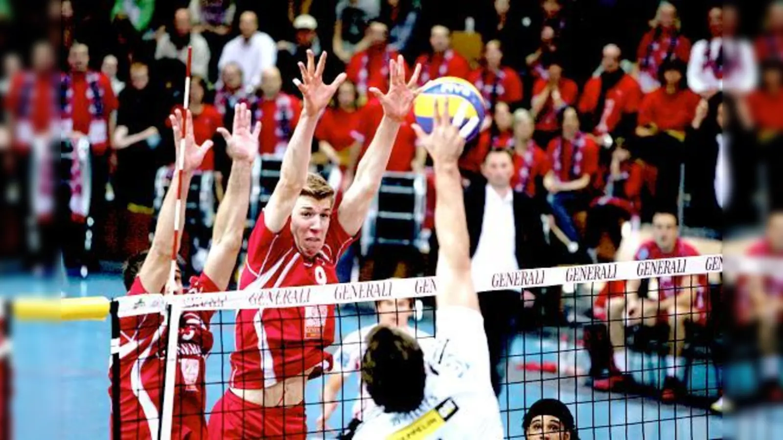 Kapitän Max Günthör (Mitte) wurde gegen CV Mitteldeutschland zum wertvollsten Spieler der Begegnung gewählt.	  (Foto: Verein)