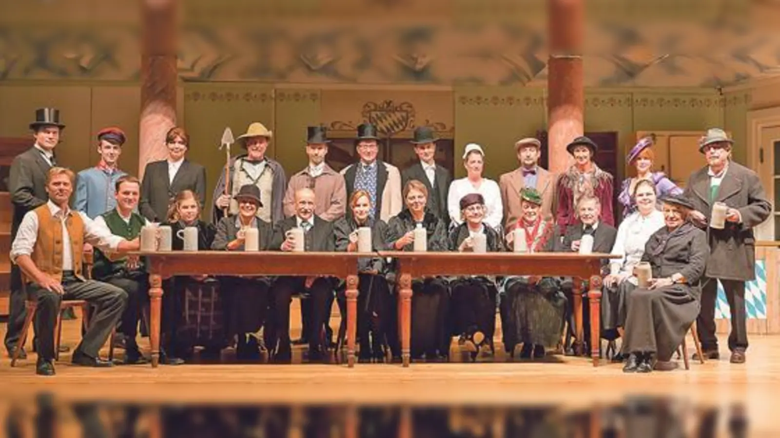 Stehen gerne auf der Bühne: die Schauspieler des Ensembles des Feldmochinger Volkstheaters.	 (Foto: VA)