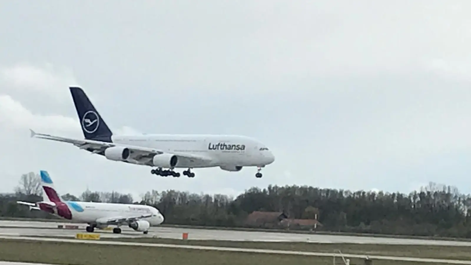 Während der Hochsaison starten und landen die Flugzeuge am Münchner Flughafen im Minutentakt. (Foto: nsc)