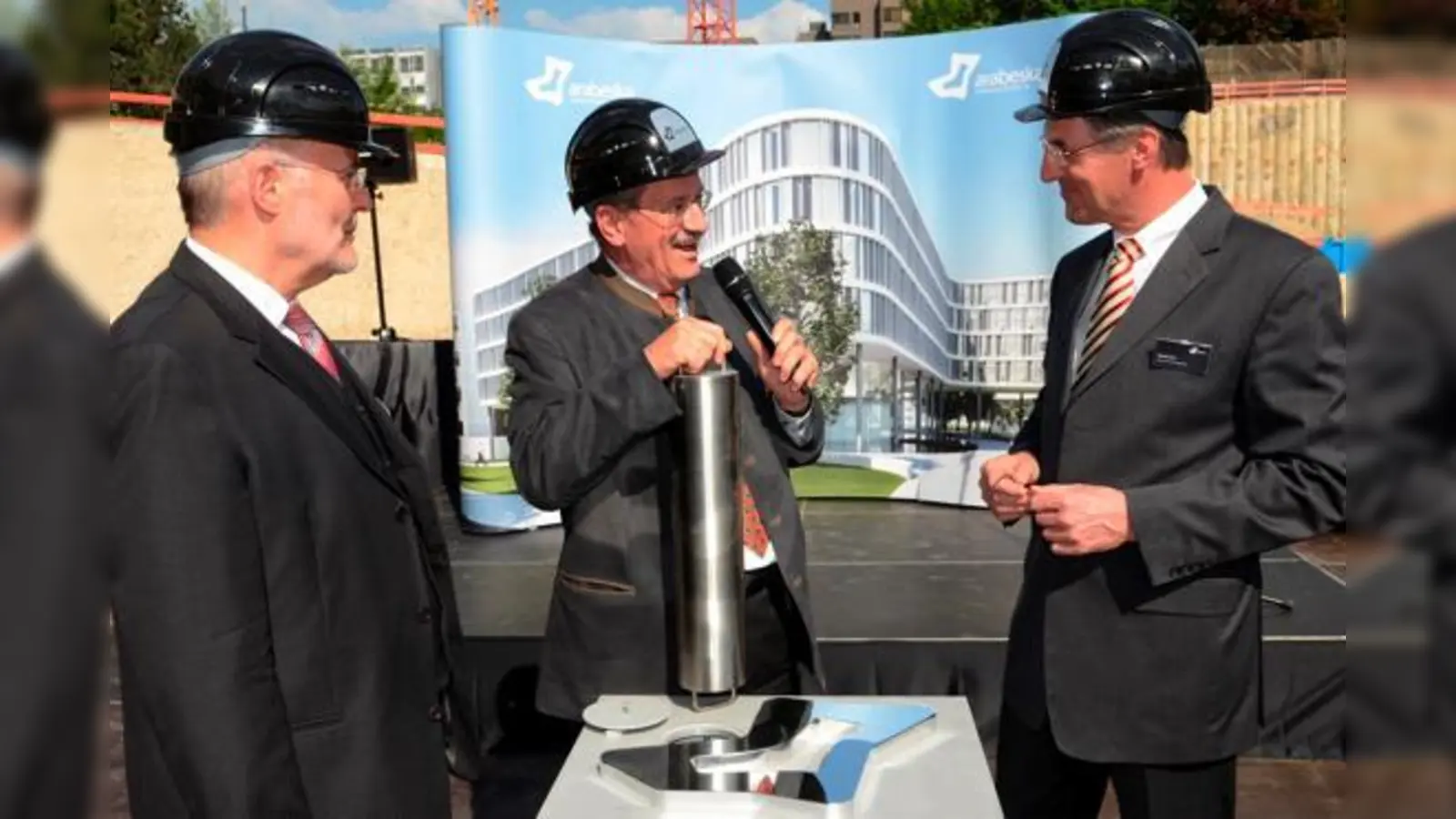 Lothar Wittek, Oberbürgermeister Christian Ude und Daniel Just (v.l.) gaben den Startschuss für die Bauarbeiten.	 (Foto: Wolfgang Maria Weber)