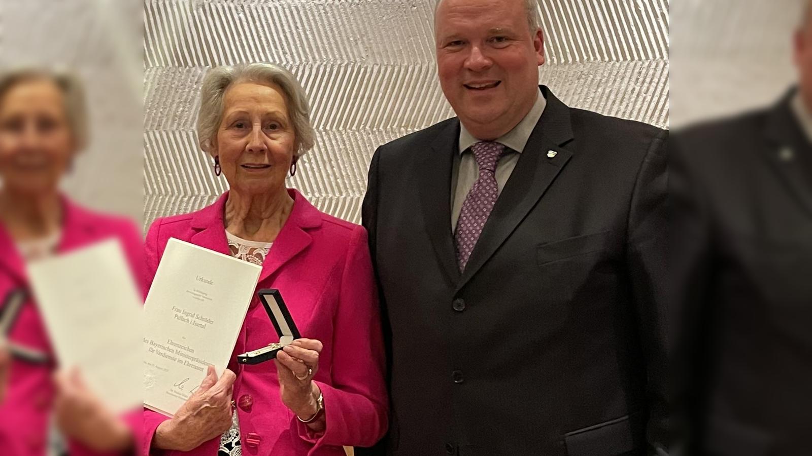 Verdiente-Pers-nlichkeiten-aus-Pullach-und-Gr-nwald-geehrt