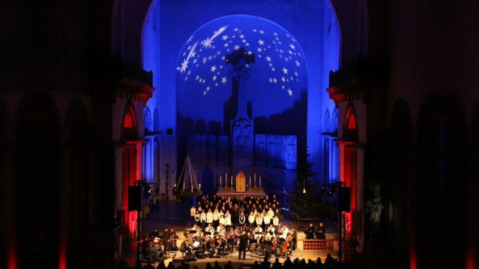 Mehr als 100 Mitwirkende sind beim Weihnachtskonzert in St. Maximilian zu hören. (Foto: Orchester Klaus Ammann)