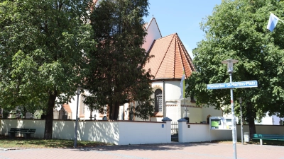 An der Alten St.-Martins-Kirche befindet sich ein großer Platz, der unter anderem im Sinne von mehr Aufenthaltsqualität umgestaltet werden soll.  (Foto: mha)