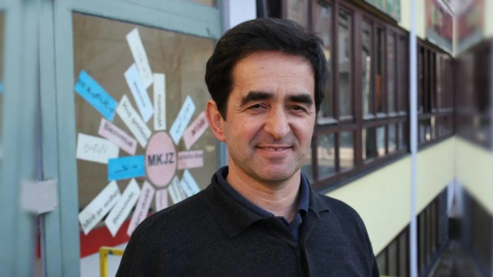 Ismail Sahin ist Leiter des Multikulturellen Jugendzentrums (MKJZ) im Westend. (Foto: SE)