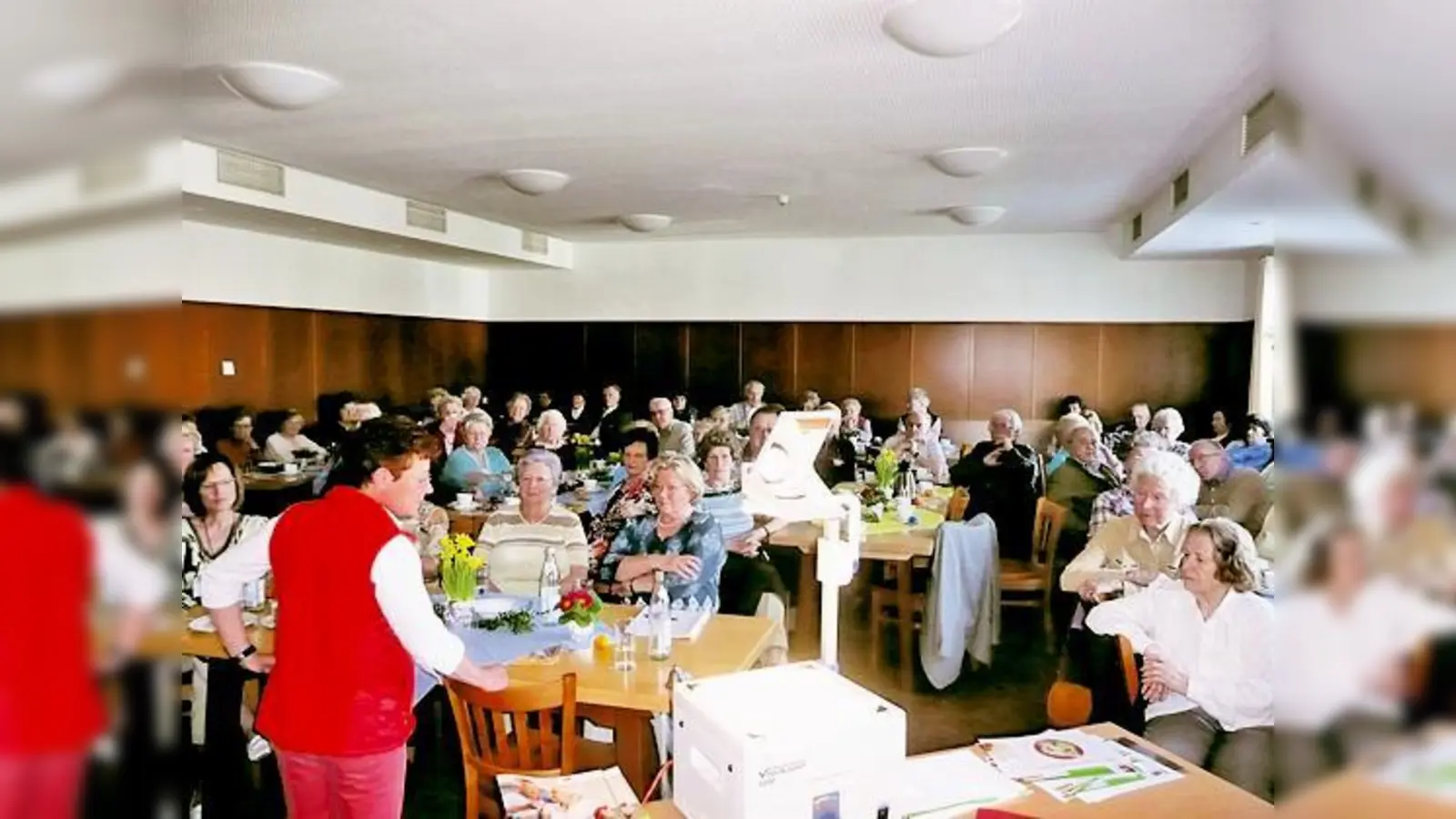 Konzentriert lauschten die Besucher Ulrike Urban bei ihrem Vortrag über Ernährung im Alter.	 (Foto: VA)