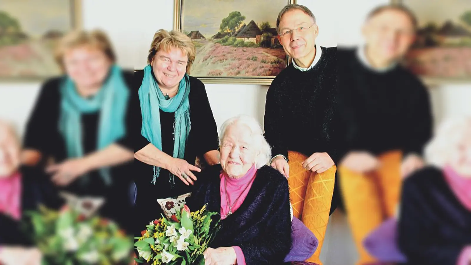Beatrix Burkhardt und Michael Klotz gratulierten  Rosa Roß zum 104. Geburtstag.  (Foto: Karl Hirt)