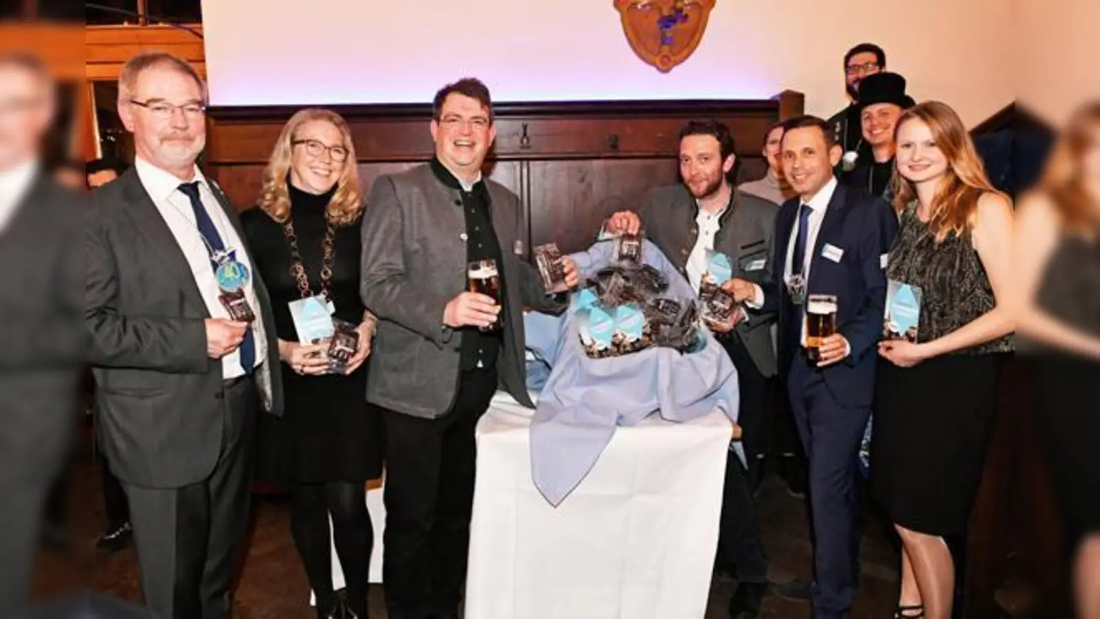 Die Kandidaten v.l.n.r. Alexander Reissl, Sabine Nasko, Christian Zöller, Leo Agerer, Bernhard Hölbling und Bettina Obersojer.  (Foto: VA)