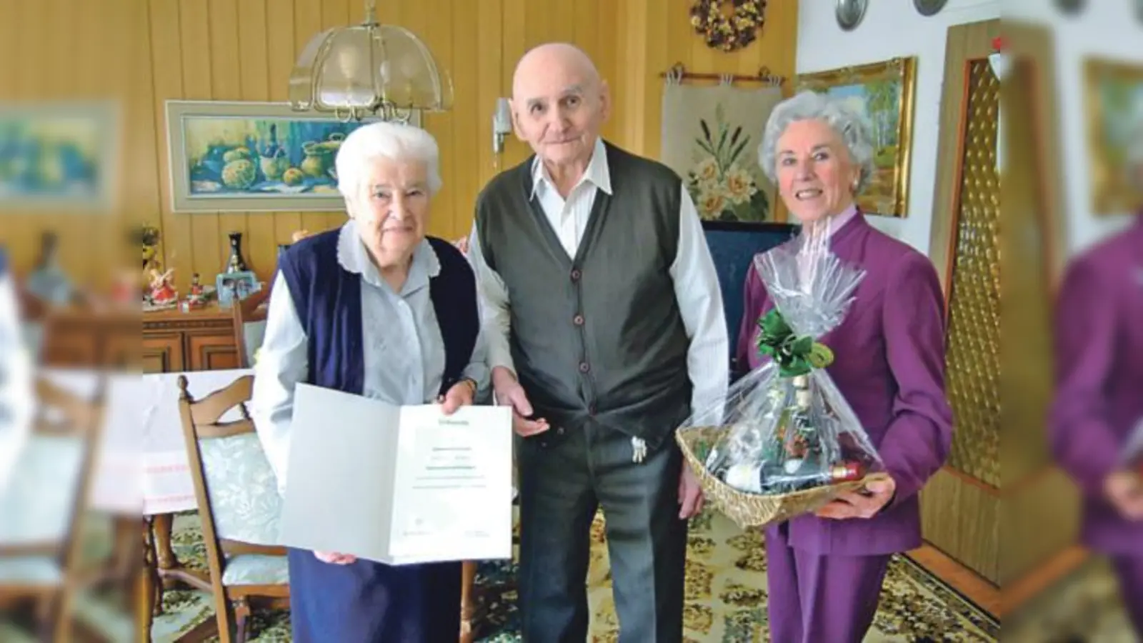 Elisabeth Stettmeier gratulierte Josef und Theresia Achenbach herzlich zum 60. Hochzeitstag.  (Foto: VA)