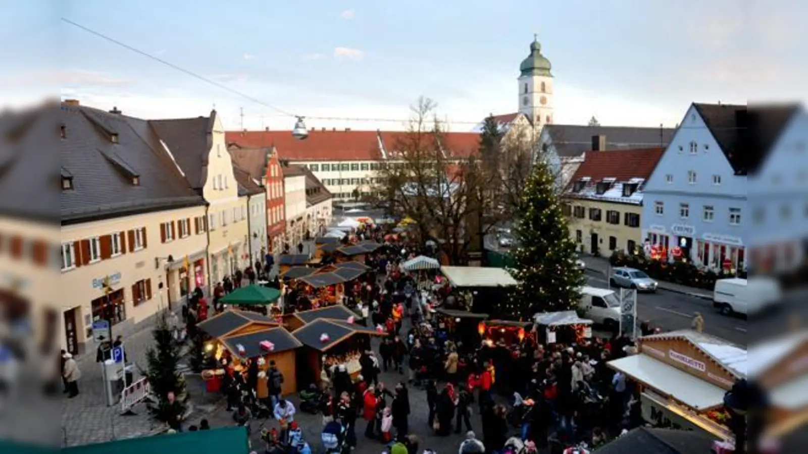 Der Ebersberger Christkindlmarkt wird dieses Jahr eher rechteckig als langgezogen.	 (Foto: VA)