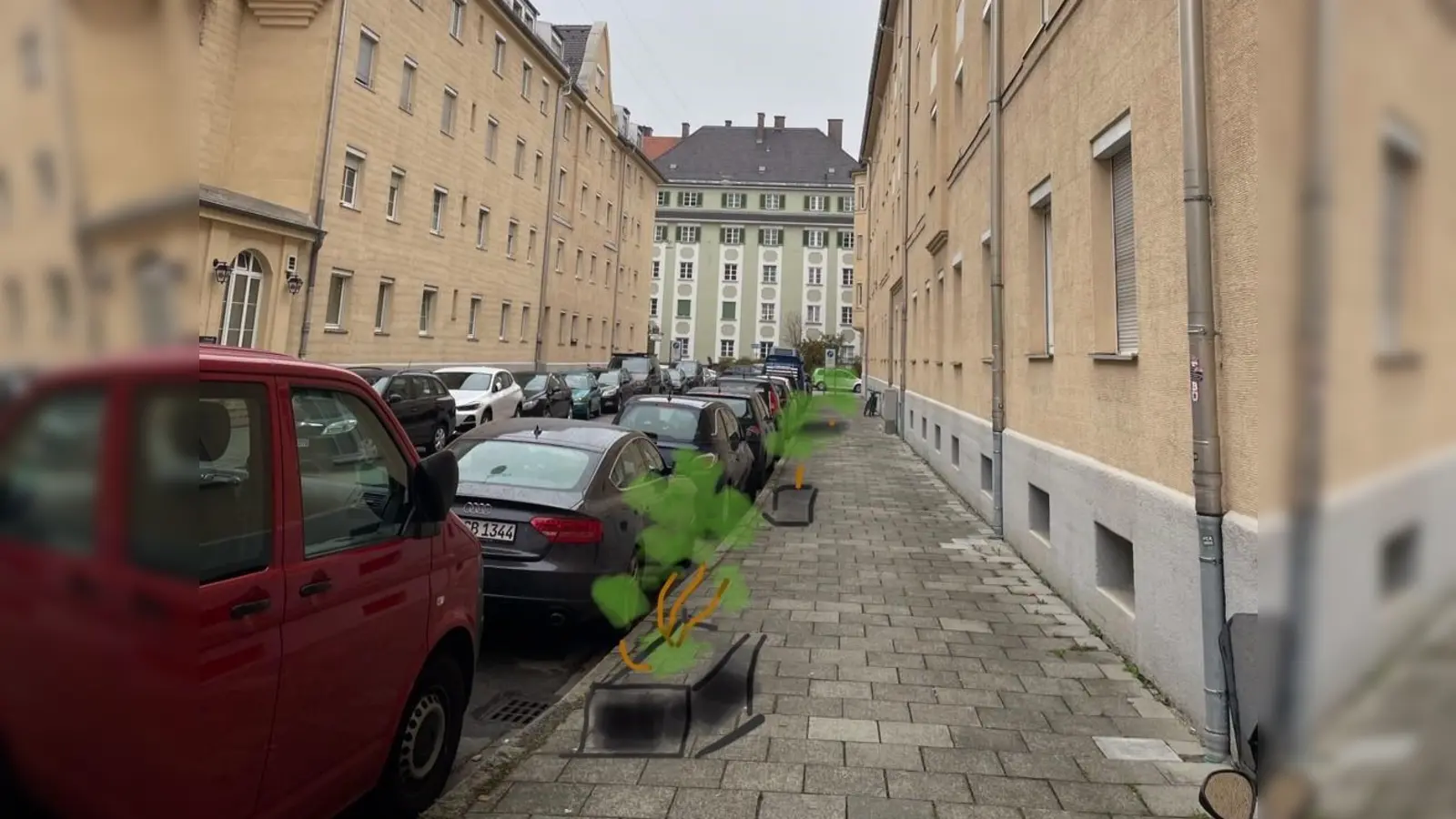 So könnte die Wolfgang-Früchtl-Straße aussehen, wenn ein paar Pflanzkübel einziehen. (Foto: Petra Maier )