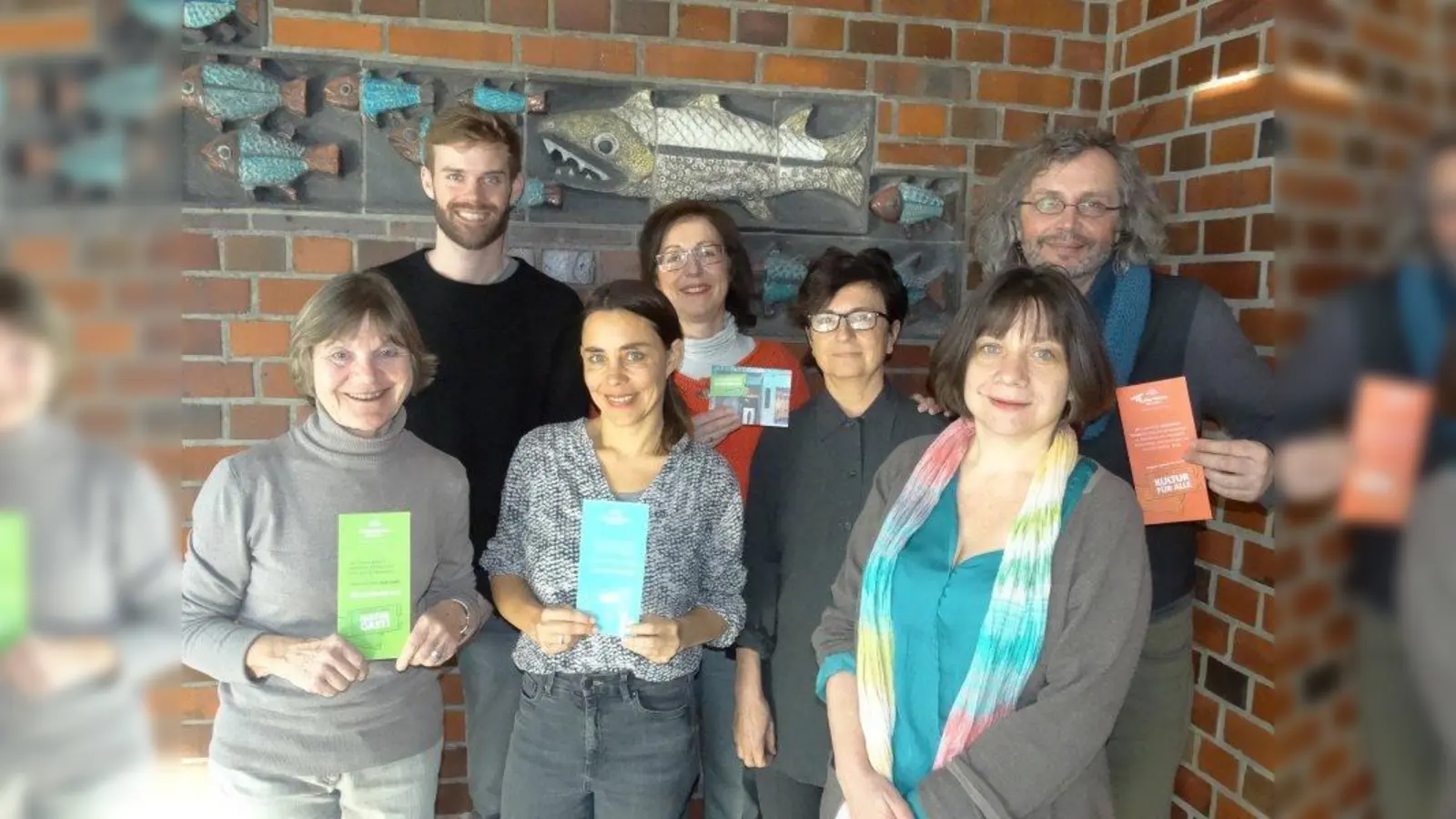 Haupt- und ehrenamtliche Mitarbeiter von KulturRaum: Sylvia Cserny, Sabine Ruchlinski, Anne Isabelle Zils (vorne von links) sowie (hinten v.on links): Brian Scheunchen, Jutta Vormwald, Muur Vindel Sanz, Jutta Vormwald und Nikolaus Schön. (Foto: tab)