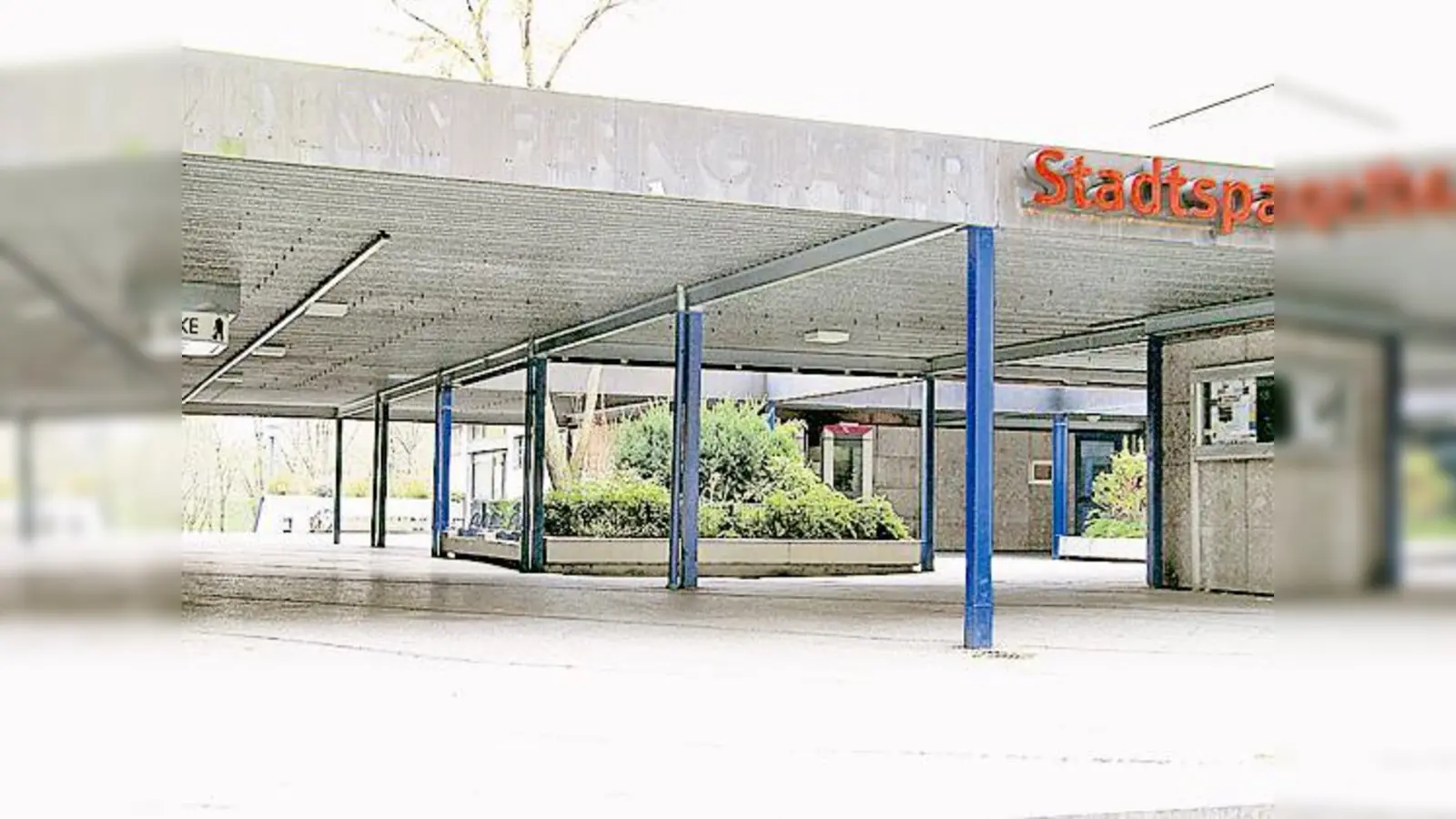 Die Betonwüste soll einem modernen Geschäfts- und Wohnzentrum weichen.  (Foto: aha)