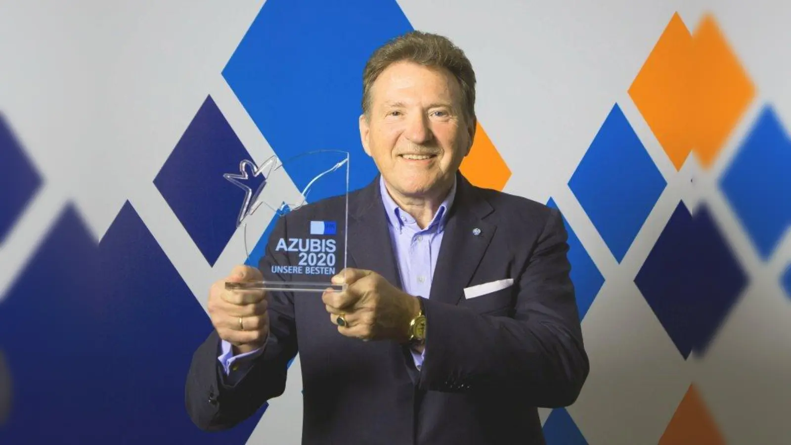 Wegen der coronabedingten Absage der traditionellen Festveranstaltung gratulierte IHK-Präsident Eberhard Sasse heuer in einer Videobotschaft allen erfolgreichen Auszubildenden und ihren Ausbildungsbetrieben. (Foto: IHK für München und Oberbayern)