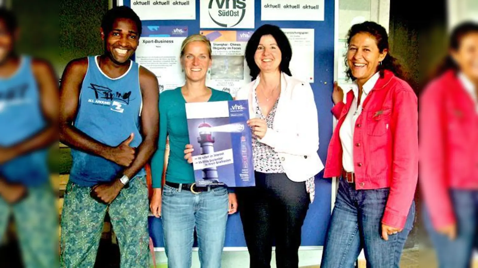 Freude über das neue Programm bei Zumba-Fitness-Lehrer Sérgio da luz Barbosa, Leiterin des Fachs Gesundheit Kathrin Vogt, stellvertretende Leiterin Beate Abel und Verwaltungsangestellter der VHS Sabine Mangler.	 (Foto: Iris Janda)