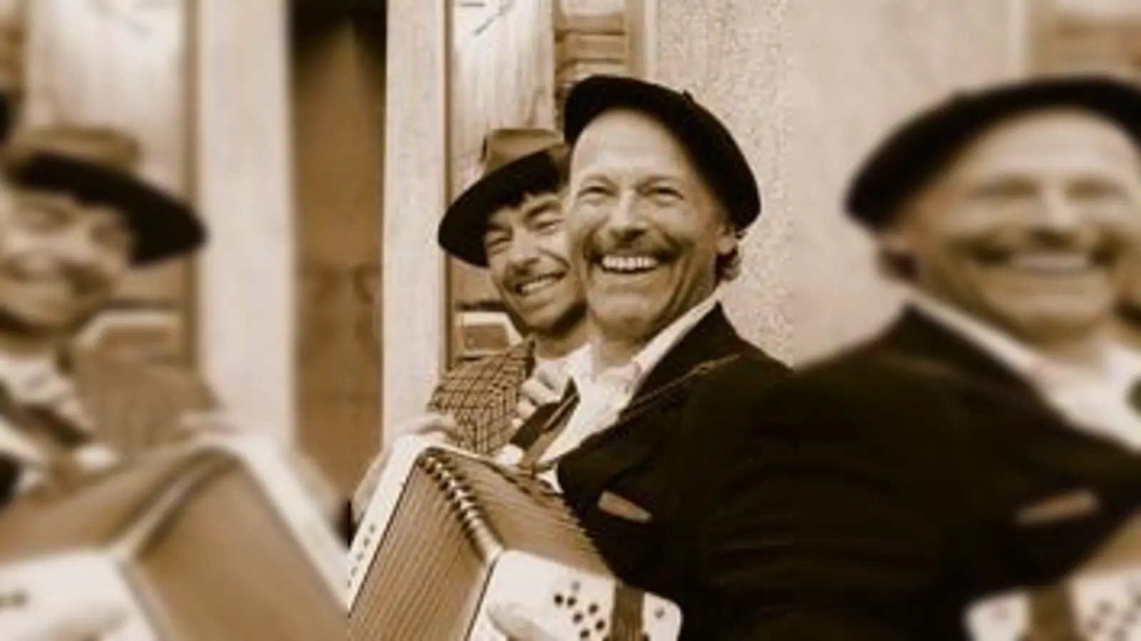 Träumen von der großen Welt: die Münchner Straßenmusiker Karl, Emil und Max.	  (Foto: J. Klingemann)