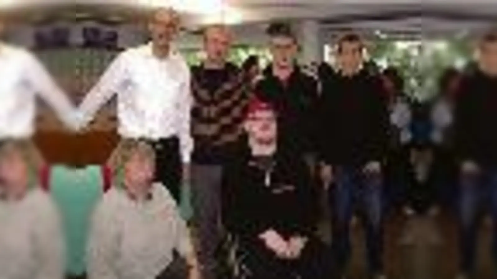 Hannelore Beer (IB Verbundgeschäftsführerin Bayern), Florian Thuy (Einrichtungsgeschäftsführer haus international München) Przemek und Tomek (Betreuer der beiden Behinderten aus Polen), Darek und Krzysztof (Behinderte aus Polen ) (v.l.).  (Foto: Verein)