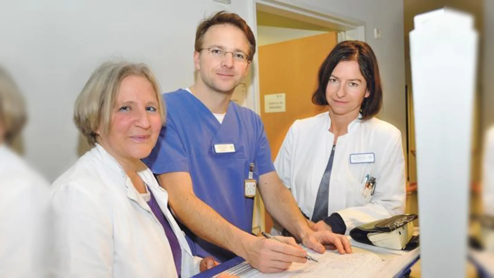 Haben Blutzucker genau im Blick: v. li.: Dr. Ulrike Schopf, Dr. Daniel Plecity und  Dr. Agnes Mittermeier. 	 (Foto: Sybille Föll)