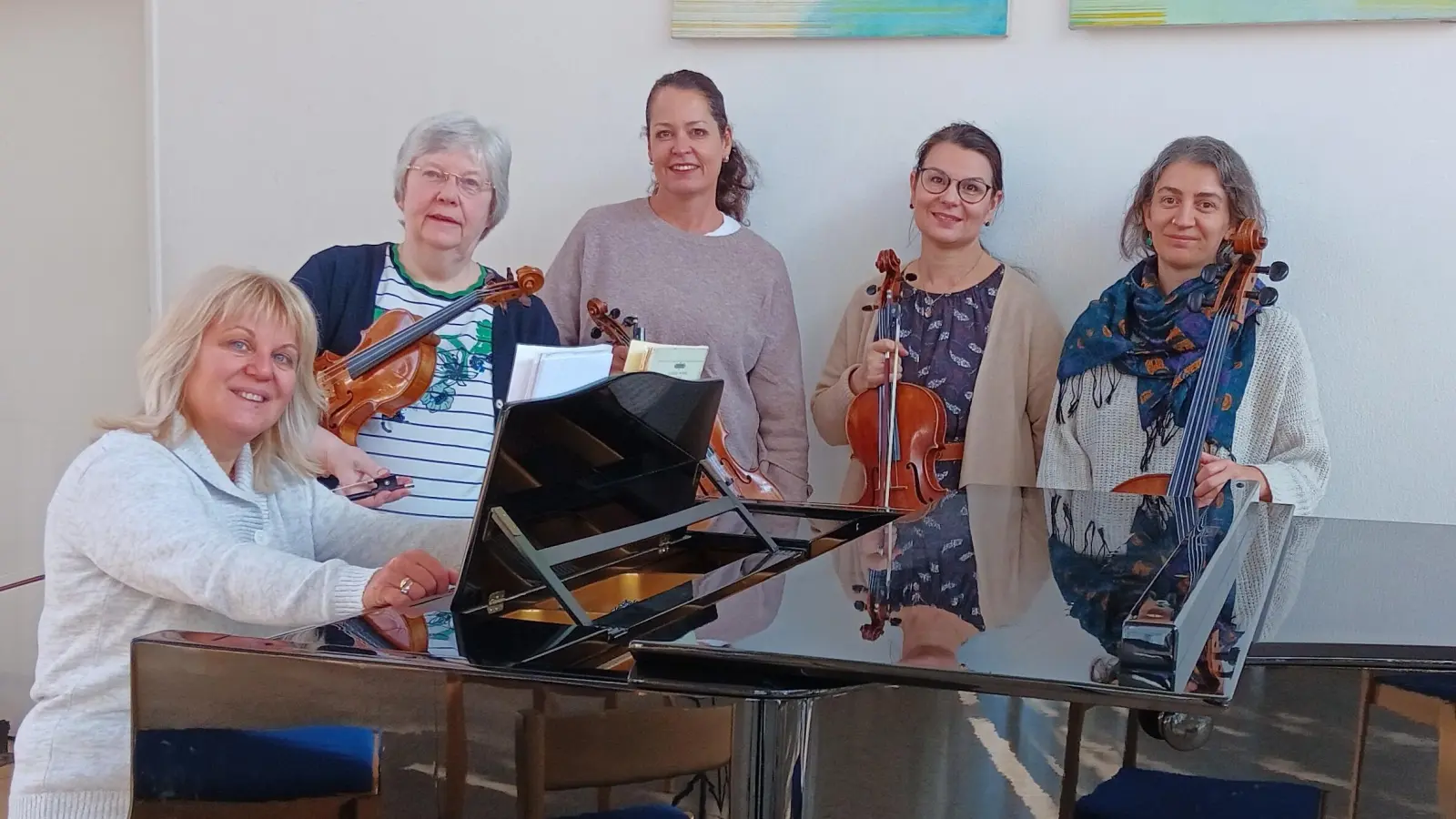 Unter dem Titel „Musikalische Träumereien“ musizieren Mirlinda Binaj, Tanja Haak, Ursula Billig-Klafke, Elena Dumonet und Duygu Schumann. (Foto: Billig)