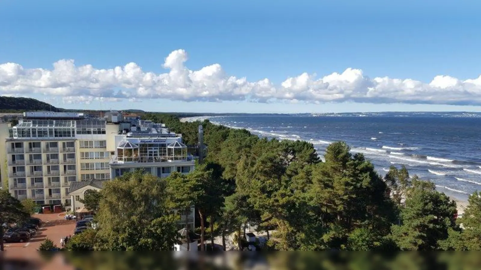 Traumhafte Lage, fantastischer Blick, erlesene Speisen, exquisite Weine und ein luxuriöser Wellnessbereich: Das Rugard Strandhotel verwöhnt seine Gäste mit den besten Zutaten für den perfekten Urlaub. (Foto: Rugard Strandhotel)