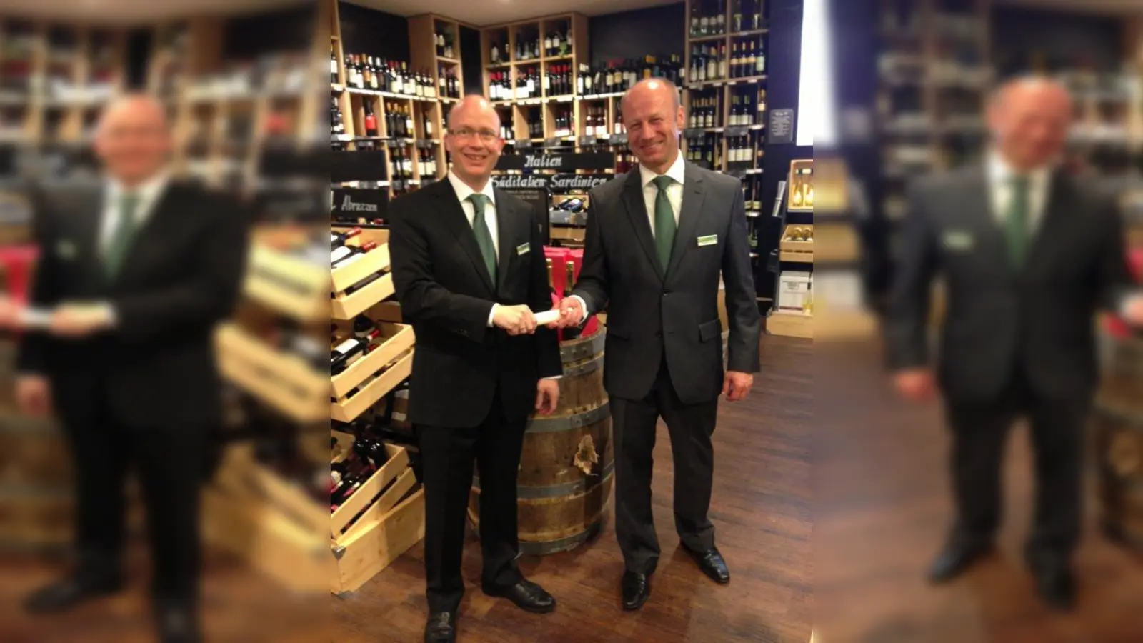 Neue Herausforderungen: Ingo Selbach (l.) reichte symbolisch den Stab an Christian Lüttin weiter. (Foto: ds)