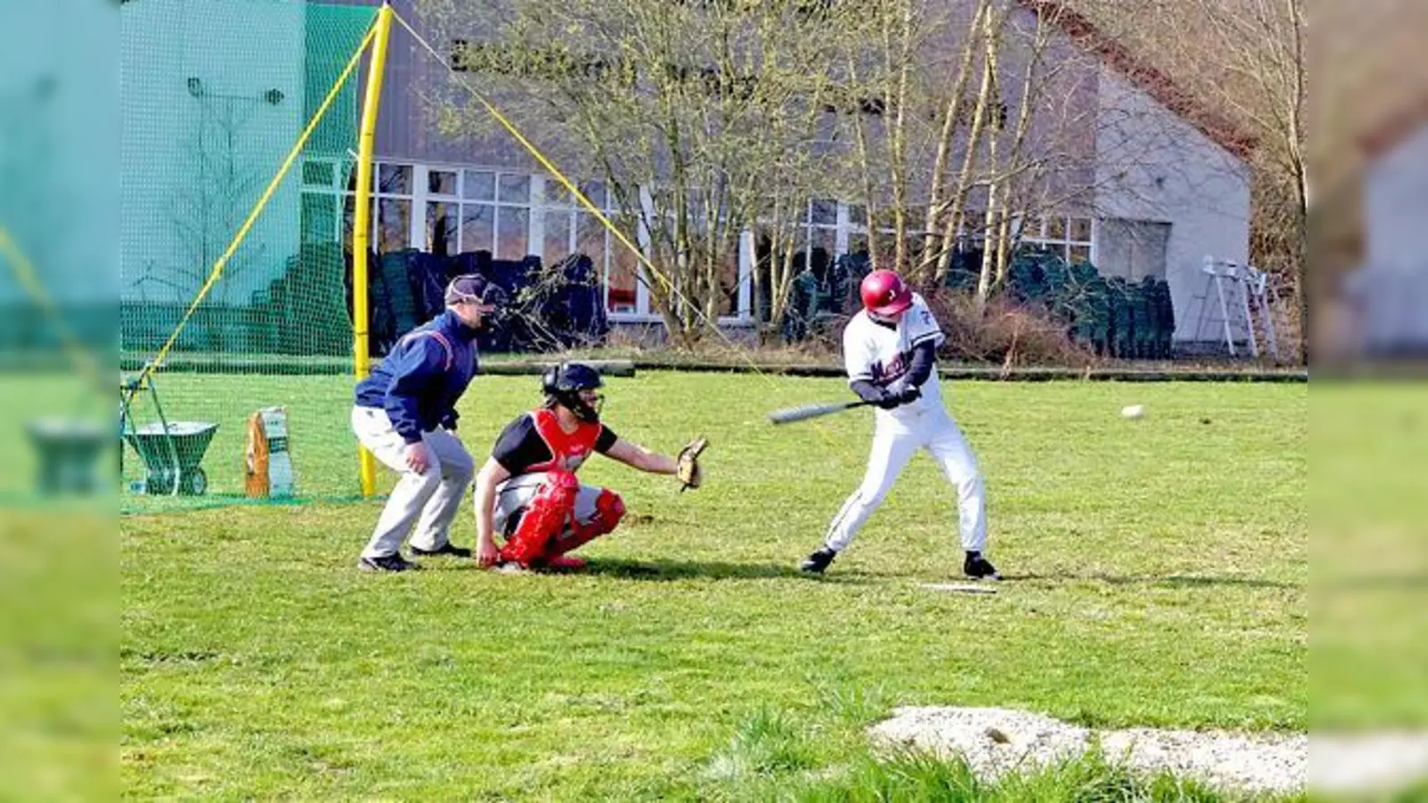 Ken Dowling für die Erding Mallards am Schlagmal. Sein Team schenkte das erste Spiel praktisch her, kämpfte dafür im zweiten Spiel umso härter.	 (Foto: Erding Mallards)