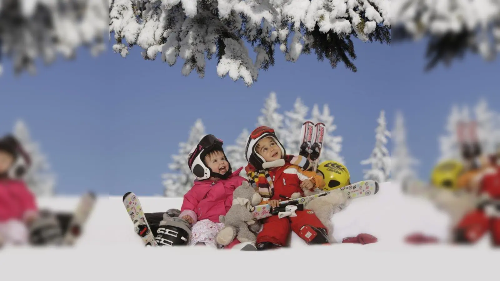 Märchenhafte Winterferien: Kinder machen in der Windel-Skischule erste Wintersporterfahrungen, die dann in den Kinderskikursen ausgebaut werden. (Foto: pi)
