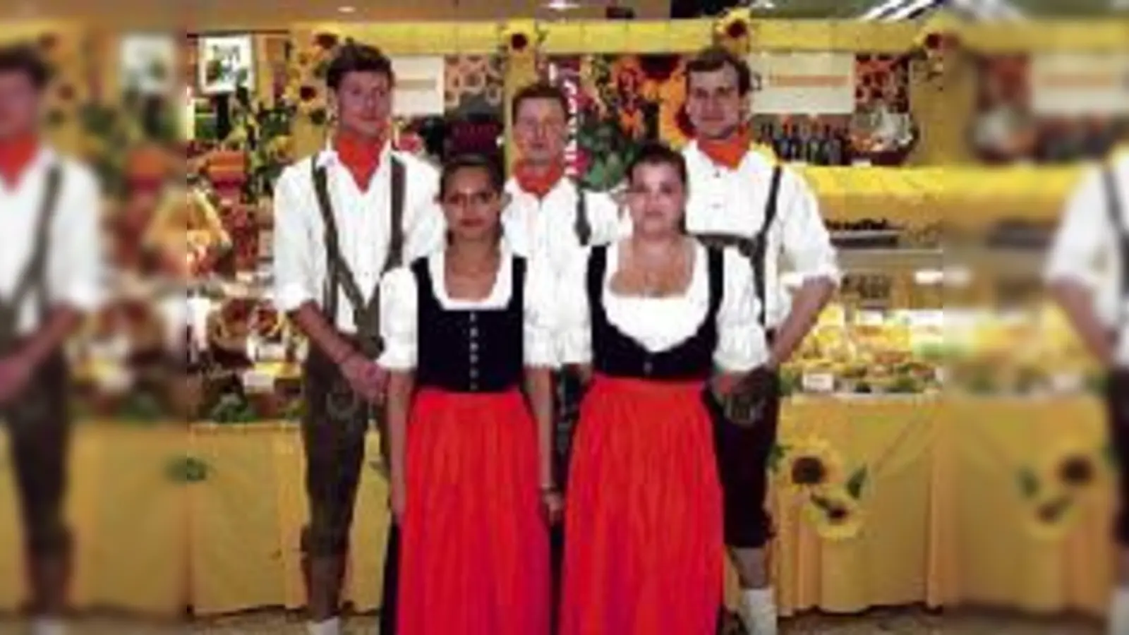 Die beteiligten Auszubildenden unter der Leitung von Azubi Stefan Langhammer (m.). 	 (Foto: Schlemmermeyer)